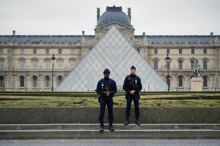 Новини світу - Затримано злодіїв, які пограбували Лувр - ЗМІ