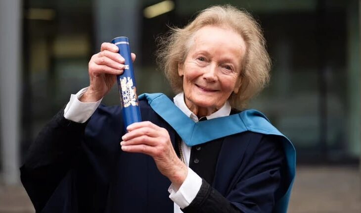 Новини світу - Жінка з Північної Ірландії завершила навчання, яке почала 70 років тому