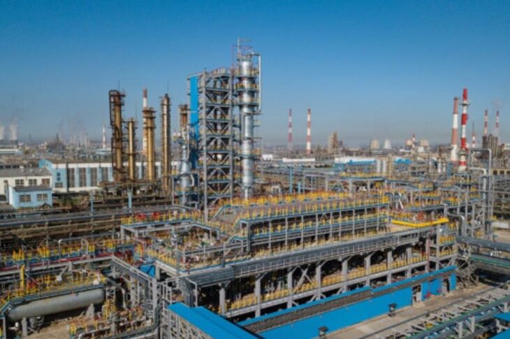 Новини бізнесу - Газпром продасть найбільший нафтохімічний комплекс РФ компанії друга Путіна