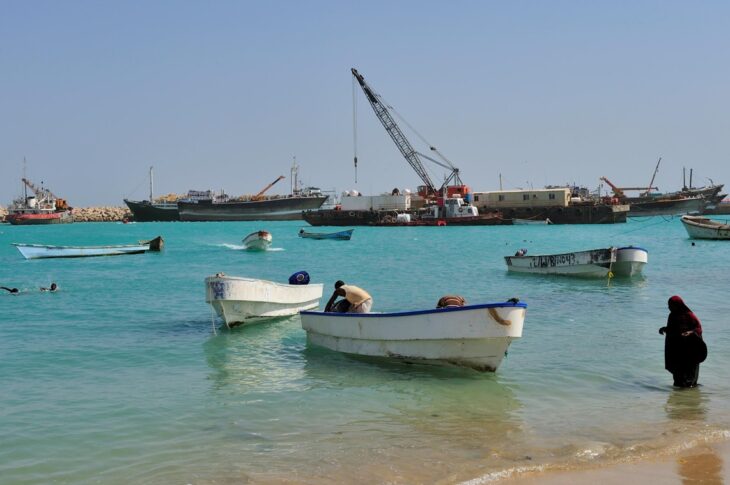 Новини світу - Невідомі зі зброєю проникли на судно неподалік узбережжя Сомалі - ЗМІ