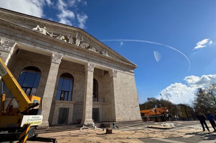 Новини України - Окупанти готуються відкрити драмтеатр у Маріуполі