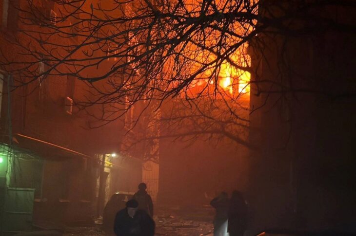 Новини України - У Дніпрі через обстріл поранені двоє людей, виникли пожежі