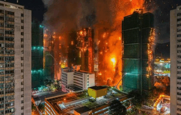 Новини світу - У Гонконзі палають кілька хмарочосів, 13 загиблих