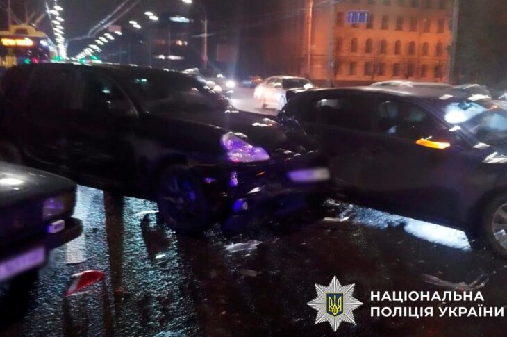 Новини Києва - У Києві п&rsquo;яний водій Porsche Cayenne влаштував ДТП і стрілянину