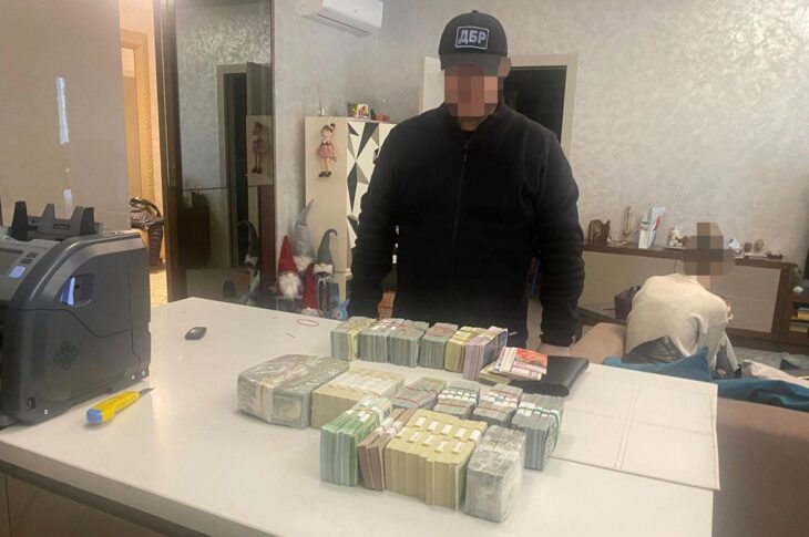 Новини України - У посадовиці екоінспекції вилучили понад $1 млн