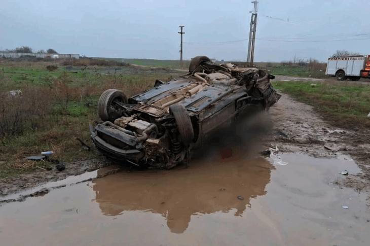 Новини світу - У Румунії потяг розчавив на переїзді автомобіль з людьми