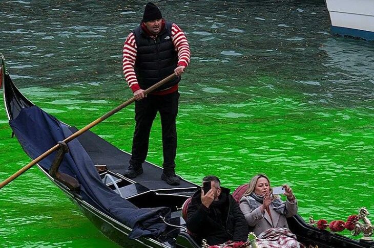 Новини світу - У Венеції засудили Ґрету Тунберґ через акцію з фарбуванням води