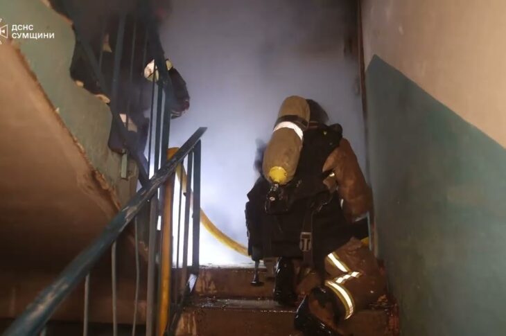 росіяни вдарили по будинку в Охтирці на Сумщині