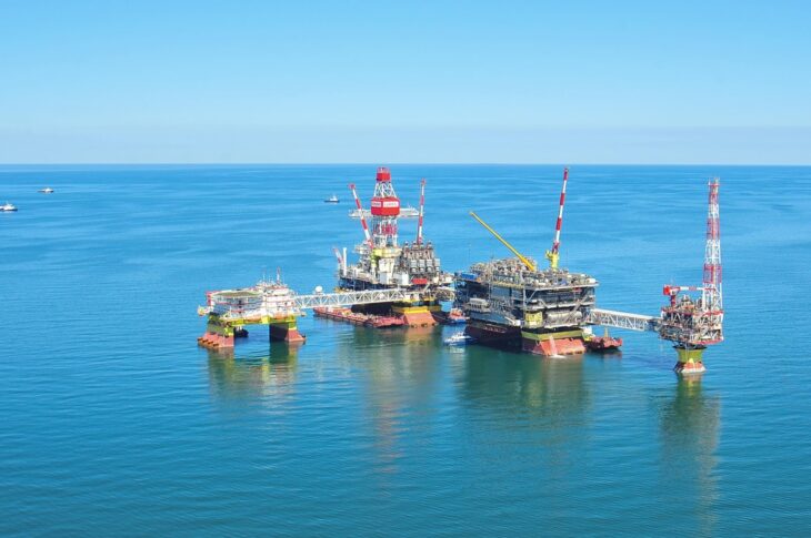 Новини України - На Каспії уражено третю нафтову платформу - ЗМІ
