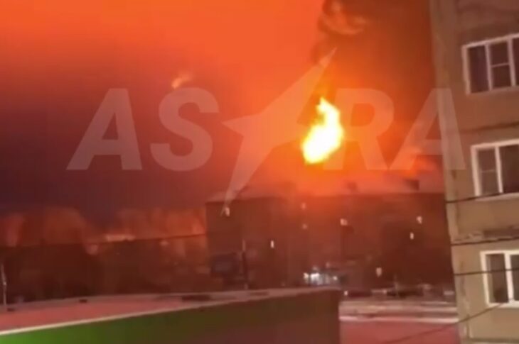 Новини світу - "Новорічне привітання". Пожежі на російських НПЗ