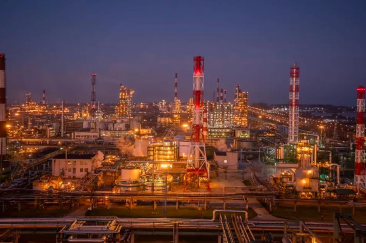 Новини бізнесу - Один із найбільших НПЗ Росії зупинив роботу після атаки дронів - ЗМІ