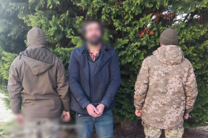 Новини України - Прикордонники затримали іноземця, який пішки добирався до Словаччини