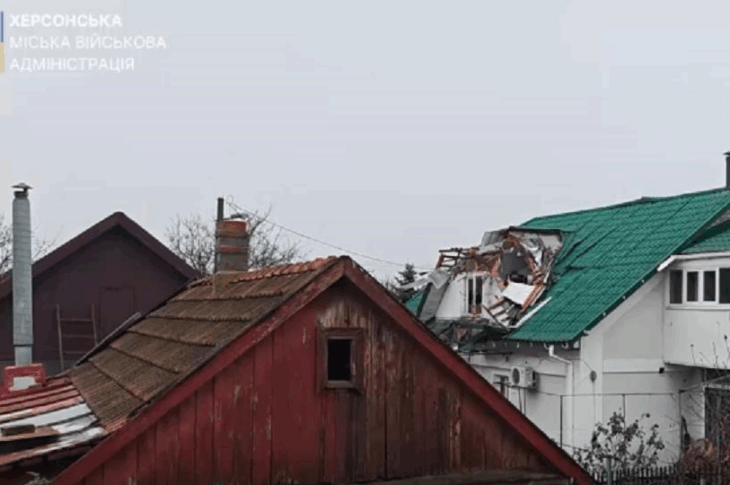 Новини України - Росіяни вдарили по Корабельному районі Херсона, є руйнування