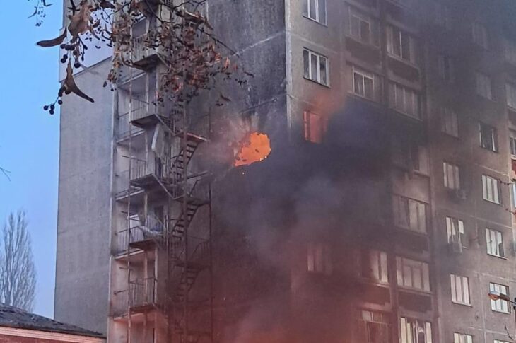 Новини України - Росіяни влучили в багатоповерховий будинок у Чернігові