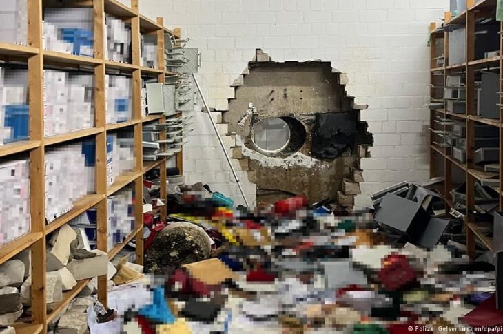 Новини світу - У Німеччині злочинці пробили дірку в стіні банку і викрали 30 млн євро