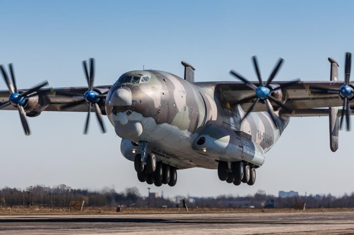 Новини світу - У Росії літак Ан-22 впав у водосховище