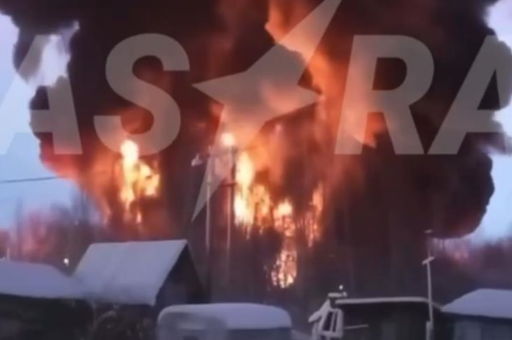 Новини світу - У російському Рибінську пролунали вибухи, загорілися резервуари з пальним
