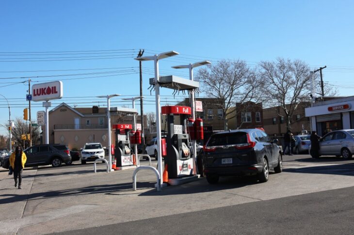 Новини бізнесу - В США Лукойл змушений працювати лише з дрібними банками - ЗМІ