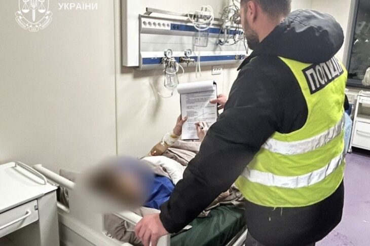 Новини Києва - Напав з ножем на вчительку та однокласника: підліток отримав підозру