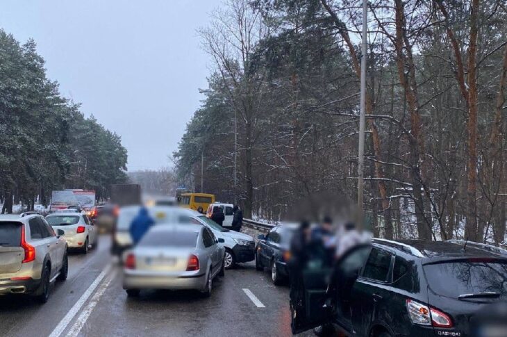 Новини Києва - У Києві сталася масова ДТП за участю 13 авто